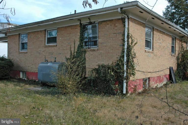 1405 Brooke Road Capitol Heights, MD 20743 - Photo 2 of 4 Exterior (Rear)