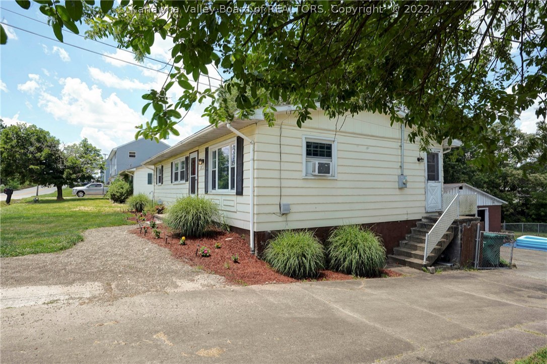 157 Hedrick Road Scott Depot, WV 25560 - Photo 6 of 30 Gallery Image 6