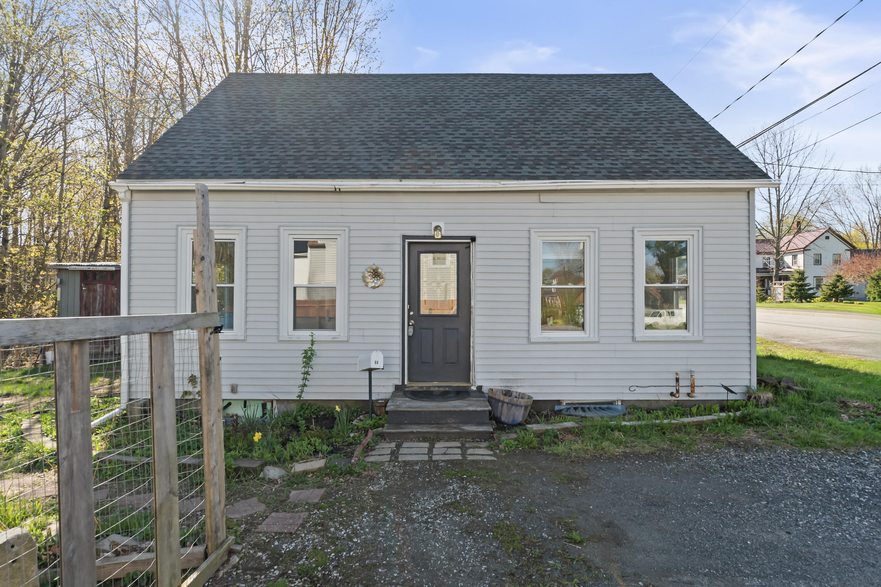 88 Spring Street Gardiner, ME 04345 - Photo 1 of 21 88 Spring Street_101