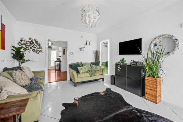 $1,800 | 330 74th Street, Unit 5, Miami Beach, FL 33141