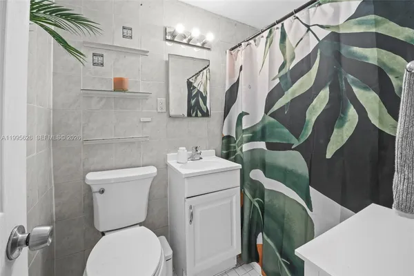 $1,800 | 330 74th Street, Unit 5, Miami Beach, FL 33141