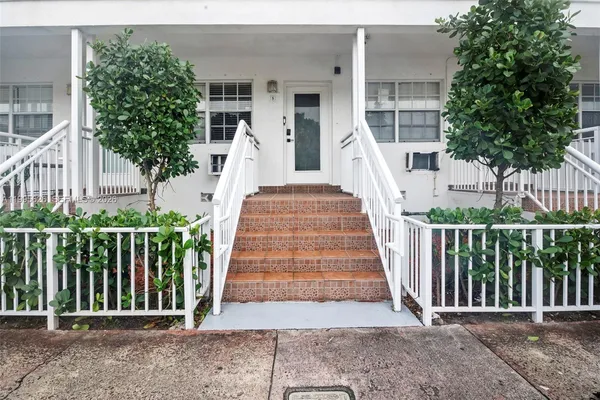 $1,800 | 330 74th Street, Unit 5, Miami Beach, FL 33141