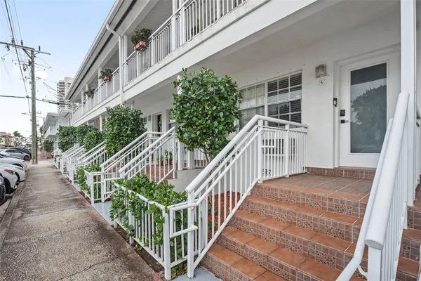 $1,800 | 330 74th Street, Unit 5, Miami Beach, FL 33141