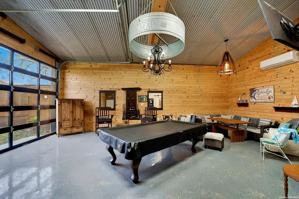 $875,000 | 768 County Road 664, Devine, TX 78016