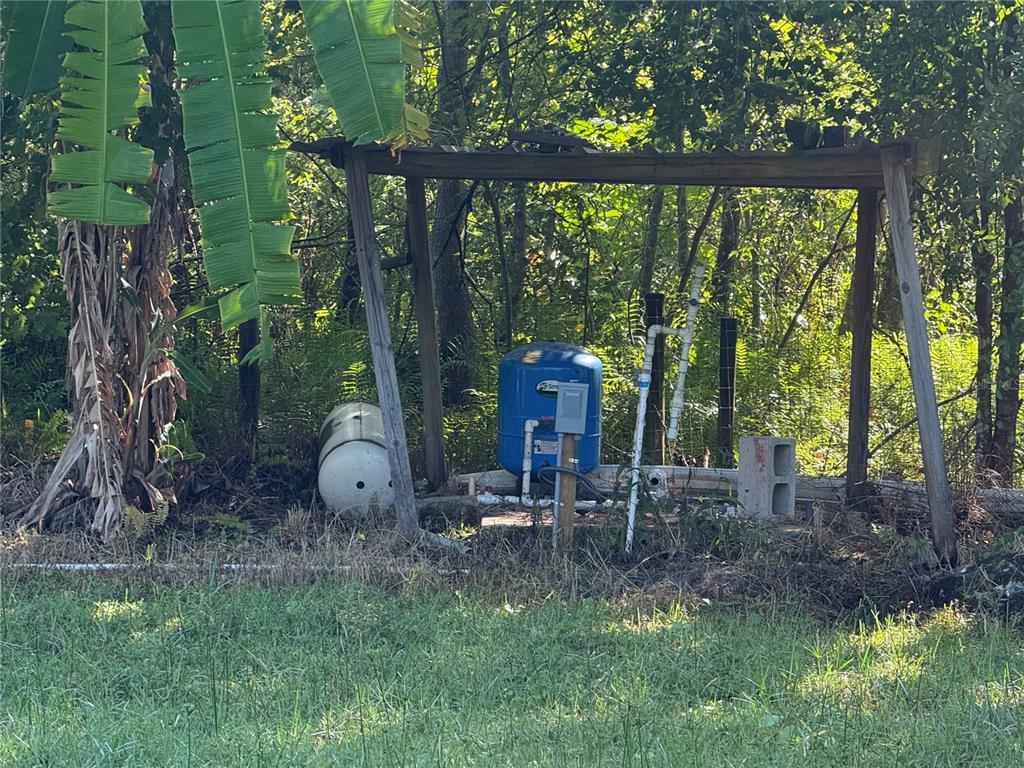 1561 Poe Road Lake Wales, FL 33898 - Photo 15 of 15 a backyard of a house with table and chairs