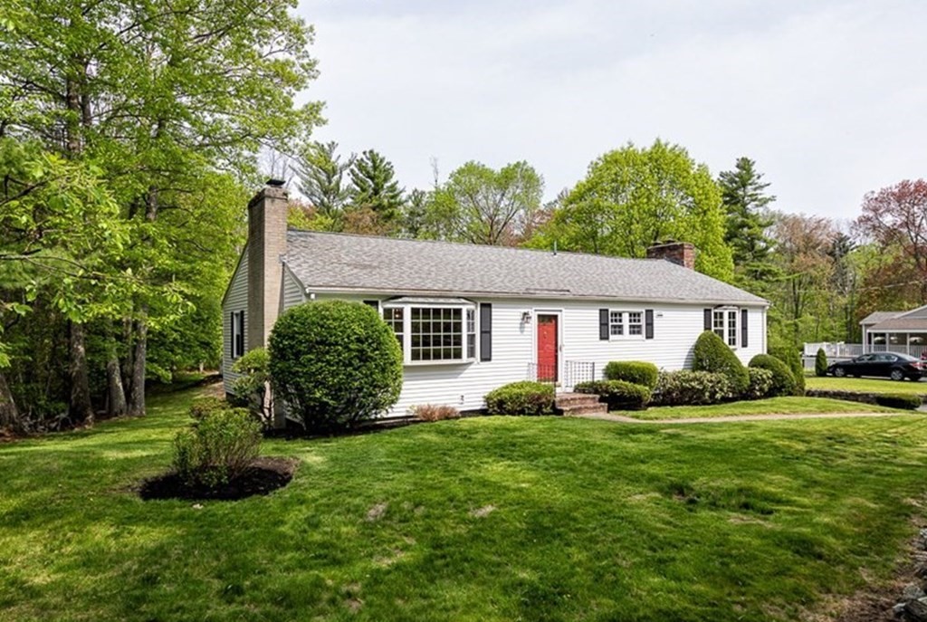 a view of a house with a yard and plants