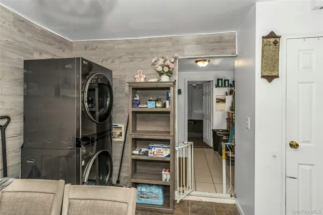a view of living room washer and dryer