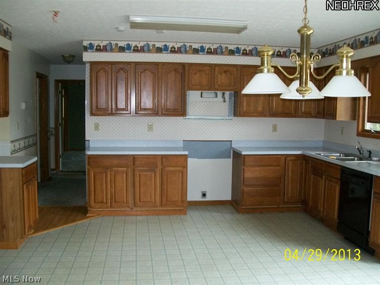 810 Community Road Sheffield Lake, OH 44054 - Photo 6 of 13
