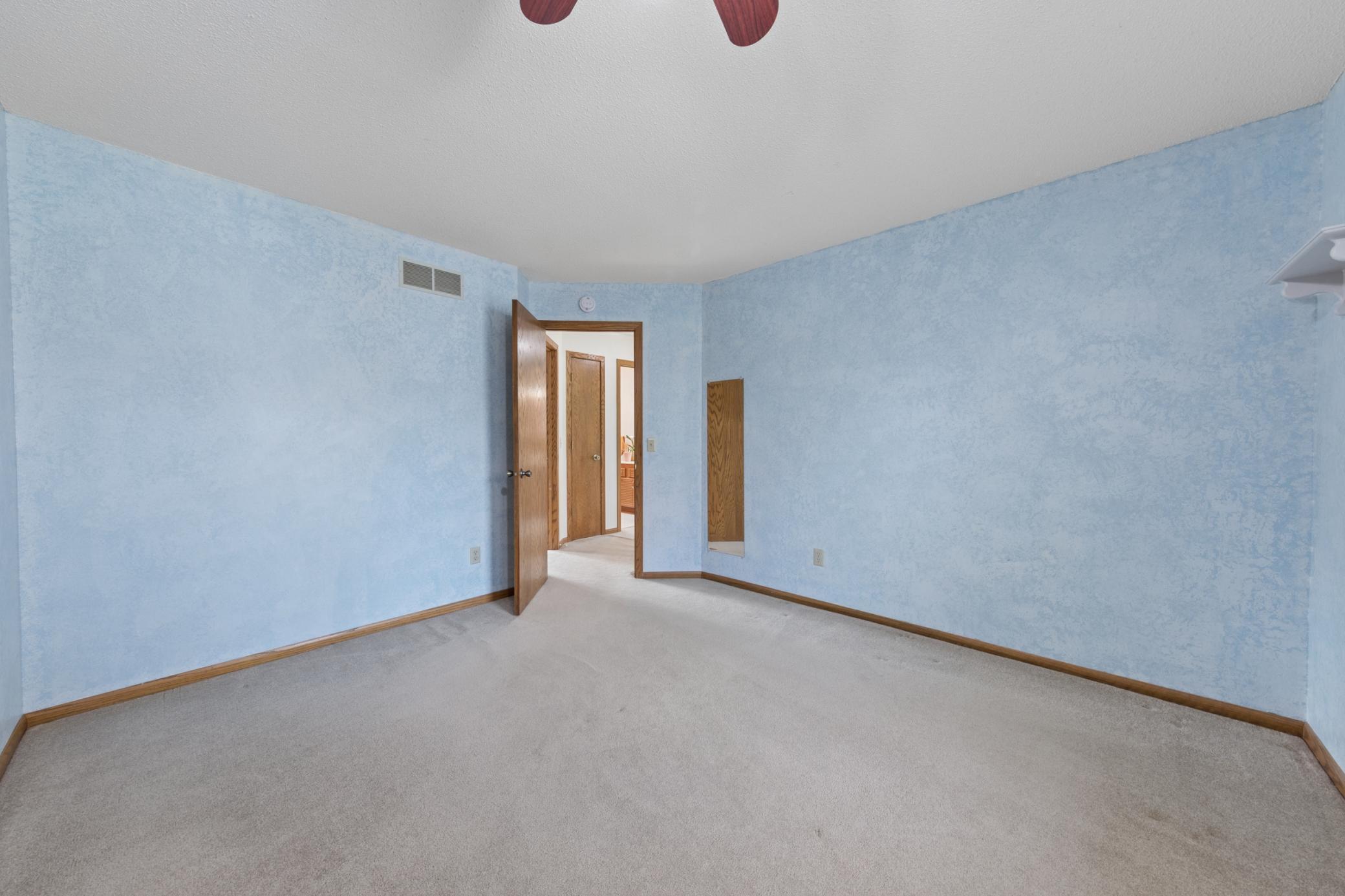 2248 James Street Eagan, MN 55122 - Photo 23 of 39