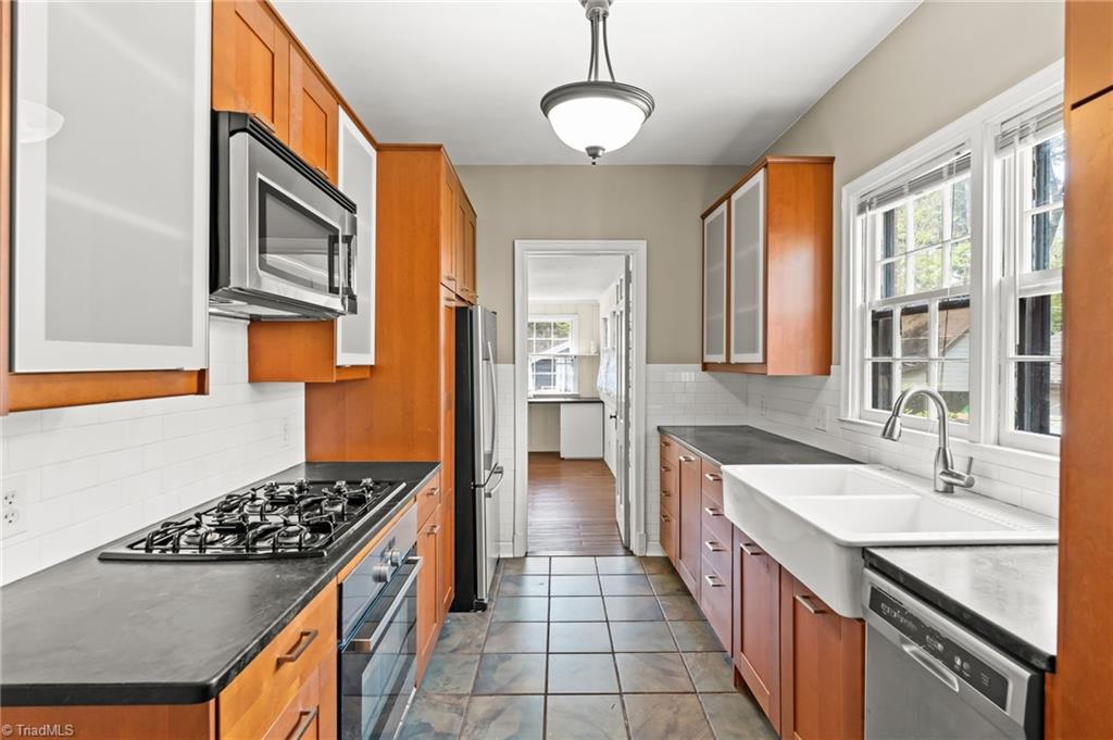 324 Woodrow Avenue High Point, NC 27262 - Photo 12 of 36