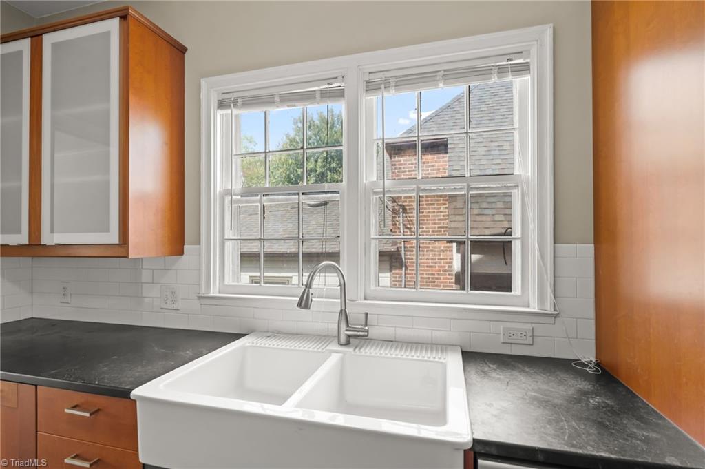 324 Woodrow Avenue High Point, NC 27262 - Photo 13 of 36