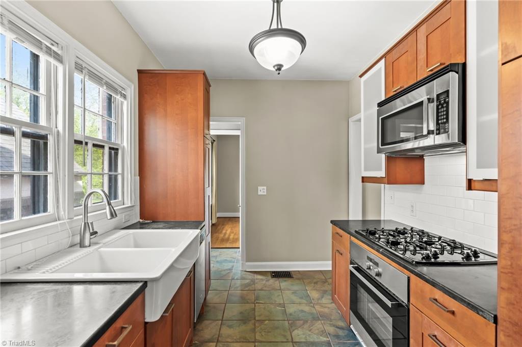 324 Woodrow Avenue High Point, NC 27262 - Photo 15 of 36