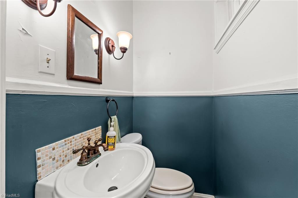 324 Woodrow Avenue High Point, NC 27262 - Photo 21 of 36