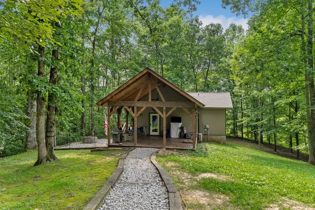 $277,000 | 9073 McMinnville Highway, Quebeck, TN 38579