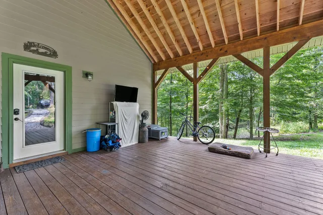 $277,000 | 9073 McMinnville Highway, Quebeck, TN 38579