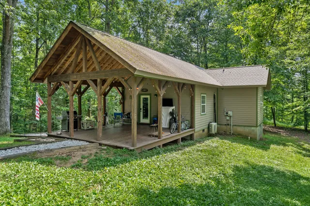 $277,000 | 9073 McMinnville Highway, Quebeck, TN 38579