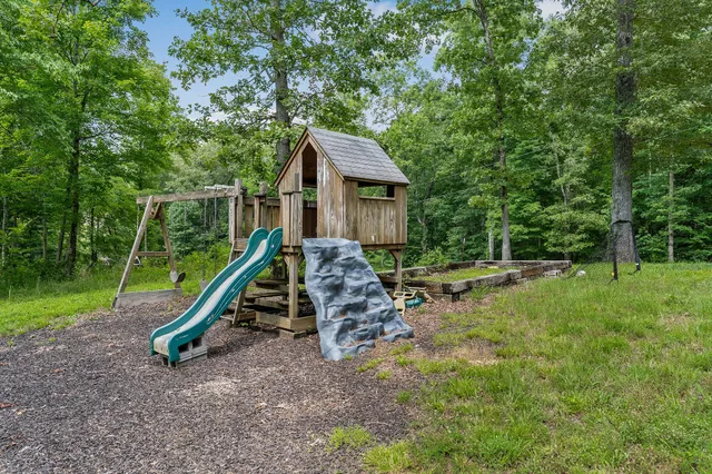 $277,000 | 9073 McMinnville Highway, Quebeck, TN 38579