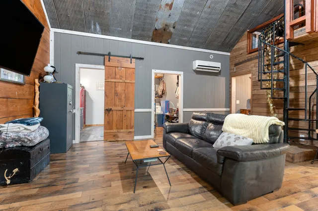 $277,000 | 9073 McMinnville Highway, Quebeck, TN 38579