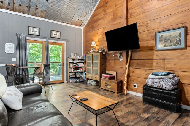 $277,000 | 9073 McMinnville Highway, Quebeck, TN 38579