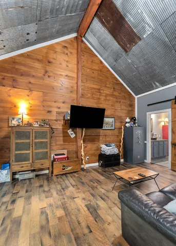 $277,000 | 9073 McMinnville Highway, Quebeck, TN 38579