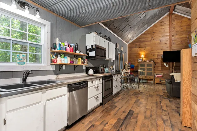 $277,000 | 9073 McMinnville Highway, Quebeck, TN 38579