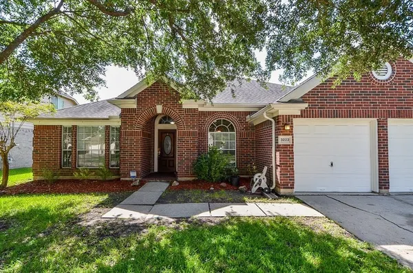 $2,250 | 3223 Forrester Drive, Pearland, TX 77584