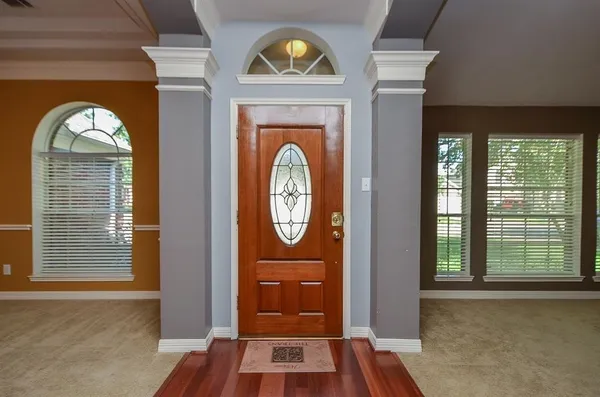 a view of entryway with a front door