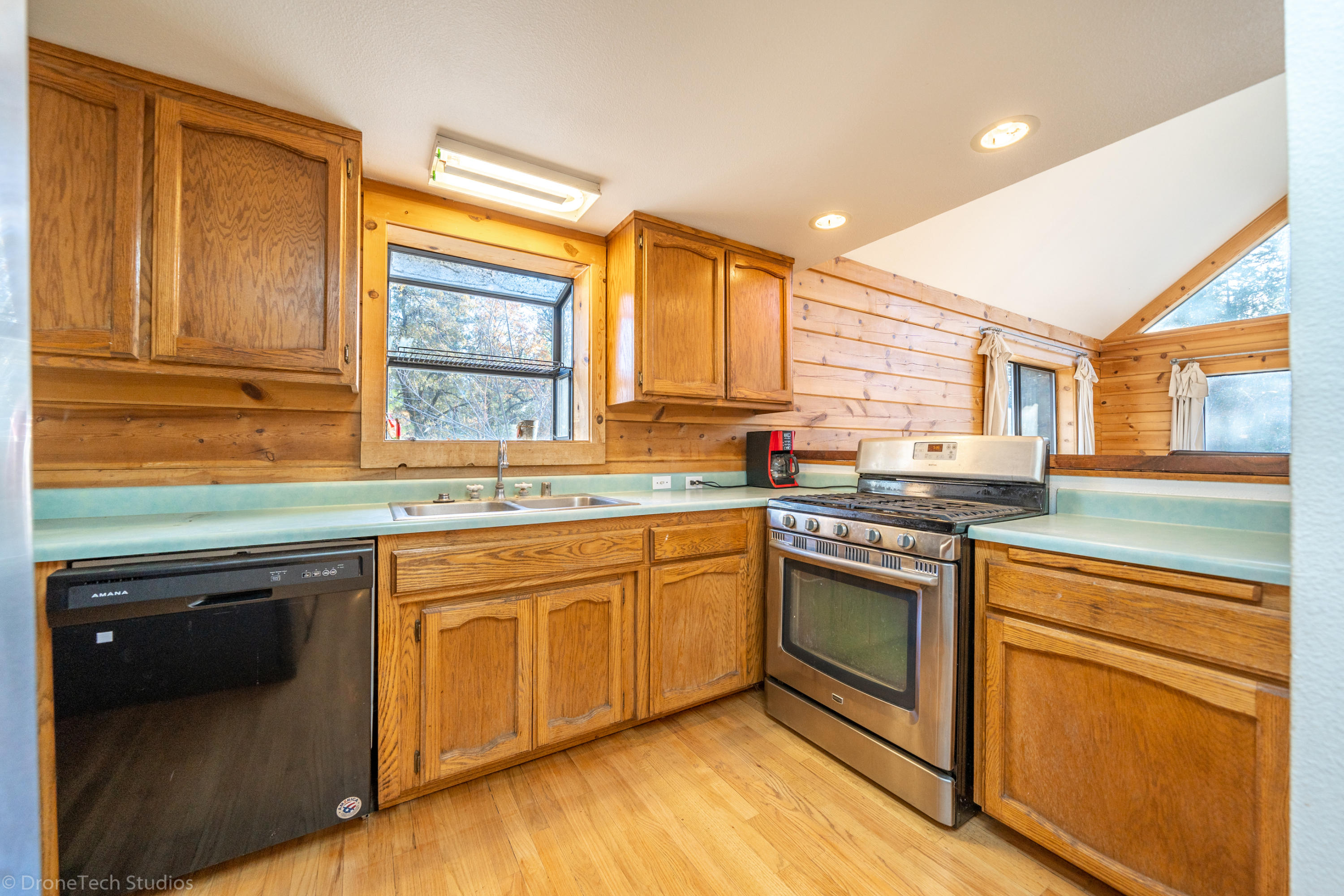 17178 Phillips Road Oak Run, CA 96069 - Photo 3 of 65 17178 Phillips Rd-19