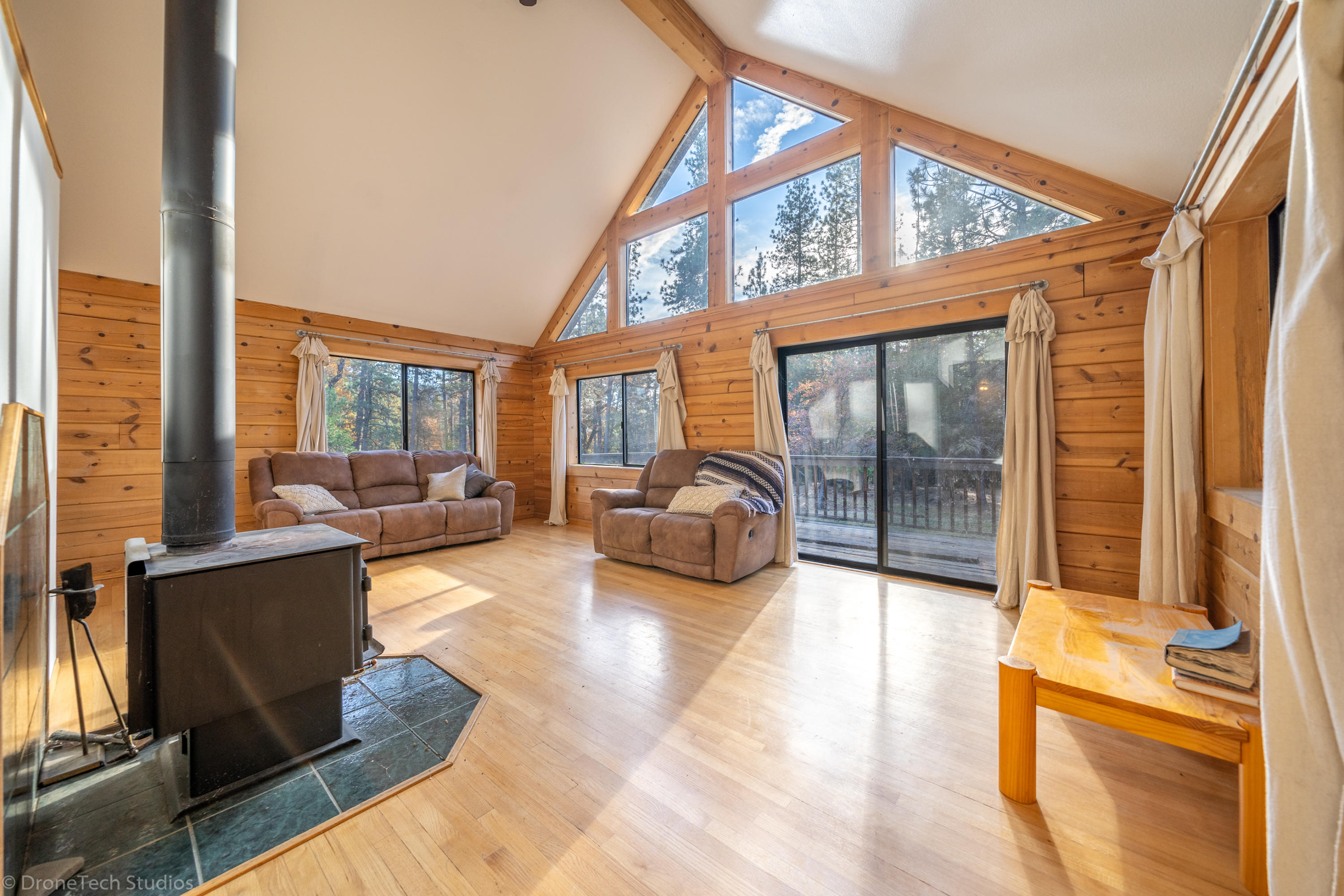 17178 Phillips Road Oak Run, CA 96069 - Photo 5 of 65 17178 Phillips Rd-10