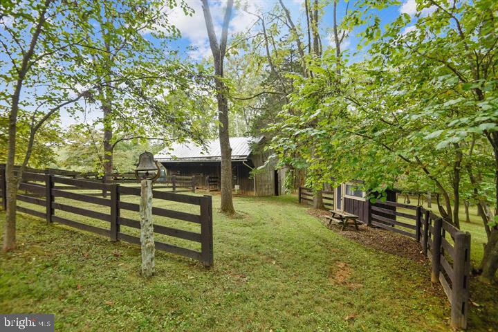 18279 Foundry Road Purcellville, VA 20132 - Photo 11 of 36