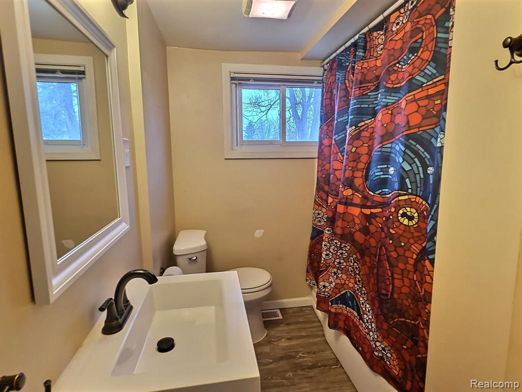 2321 West Thompson Road Fenton, MI 48430 - Photo 11 of 16