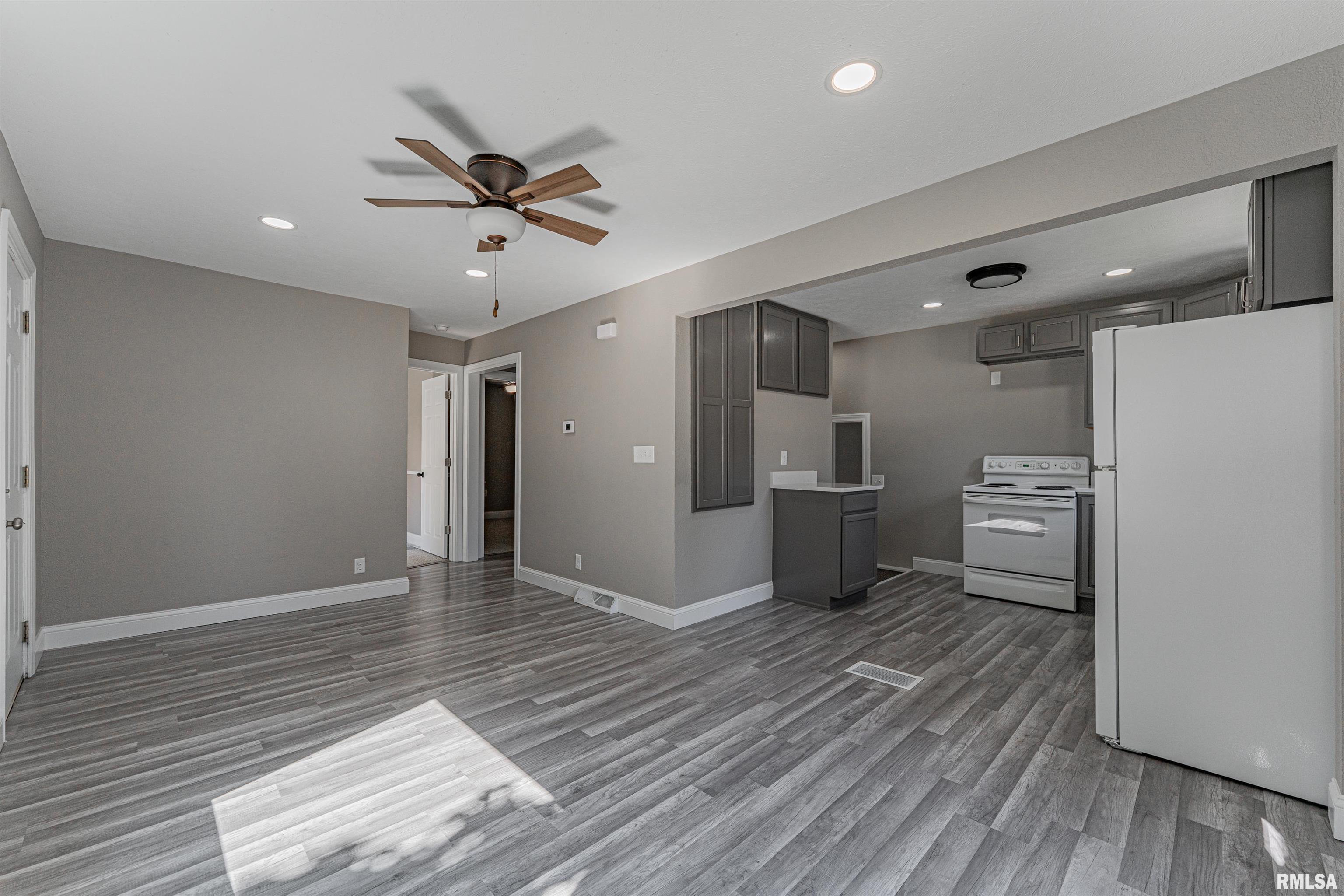 703 South Kickapoo Street Lincoln, IL 62656 - Photo 9 of 42