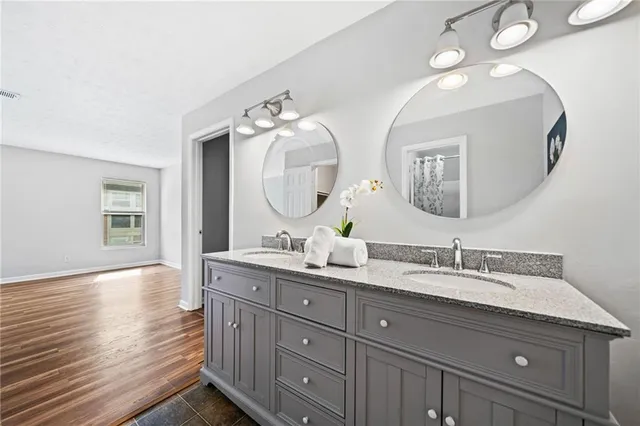 a en suite bathroom with double vanity sinks and a mirror