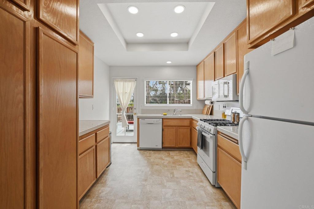 2633 Regent Road Carlsbad, CA 92010 - Photo 7 of 28