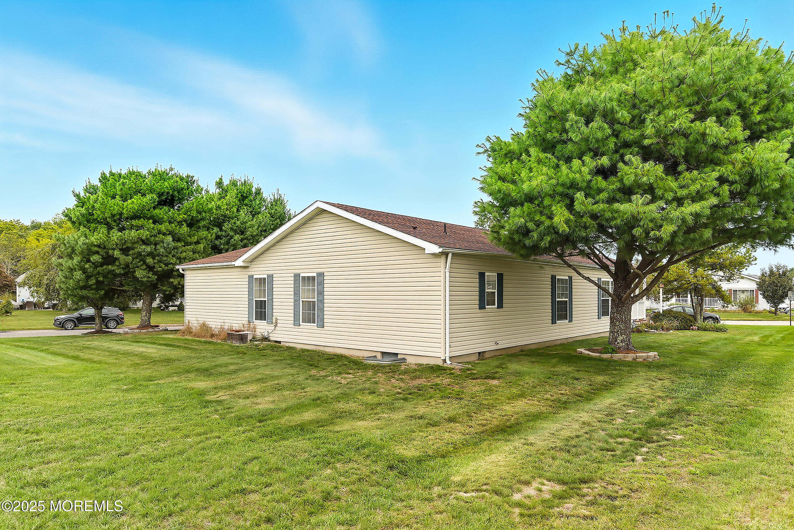 75 Perrys Lane Manahawkin, NJ 08050 - Photo 11 of 18 a house with a garden