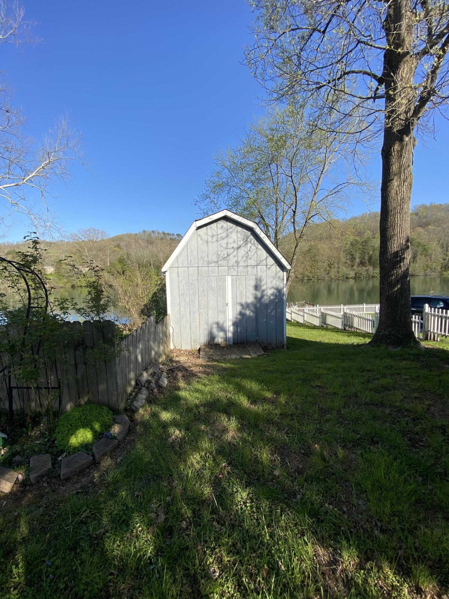 404 Riverside Drive Clinton, TN 37716 - Photo 11 of 19 IMG_1685