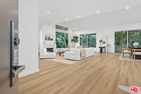 $3,895,000 | 613 Westmount Drive, West Hollywood, CA 90069