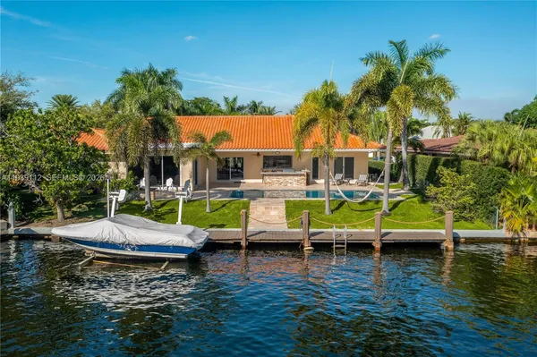 a view of a house with swimming pool and sitting area