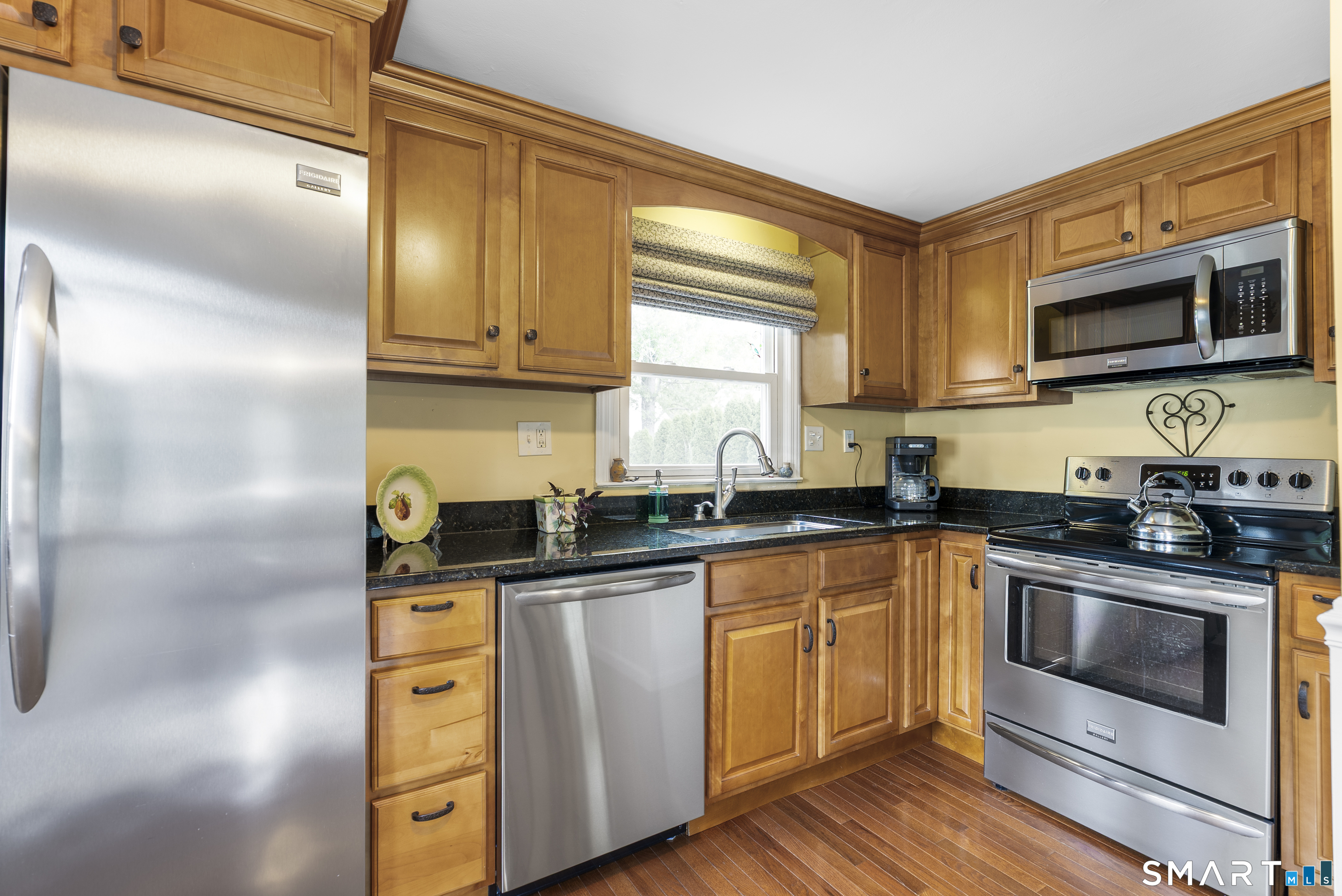22 Rowe Place Bristol, CT 06010 - Photo 9 of 31
