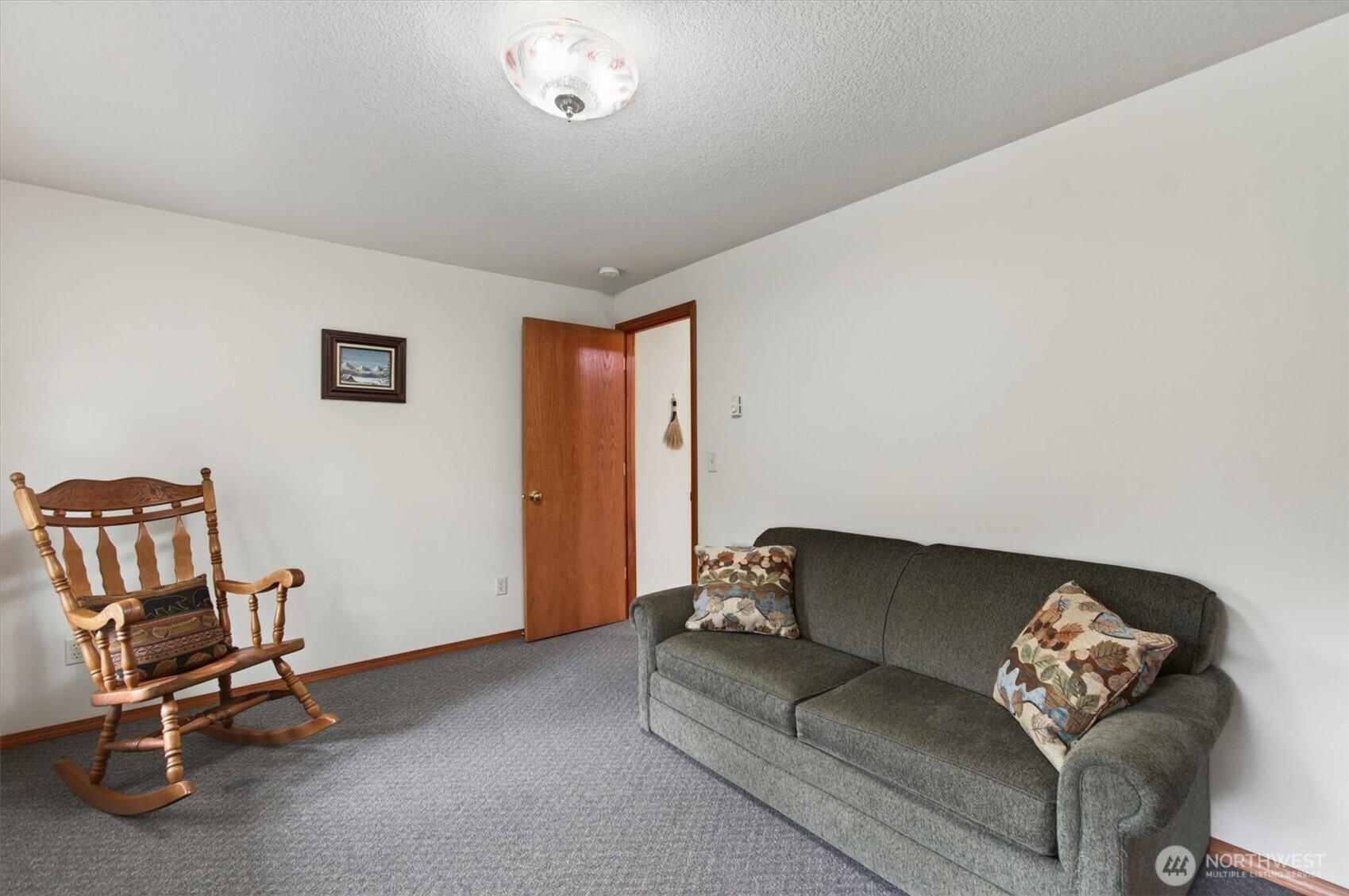 218 West Sunny Sands Road Cathlamet, WA 98612 - Photo 25 of 40 a living room with furniture and a couch