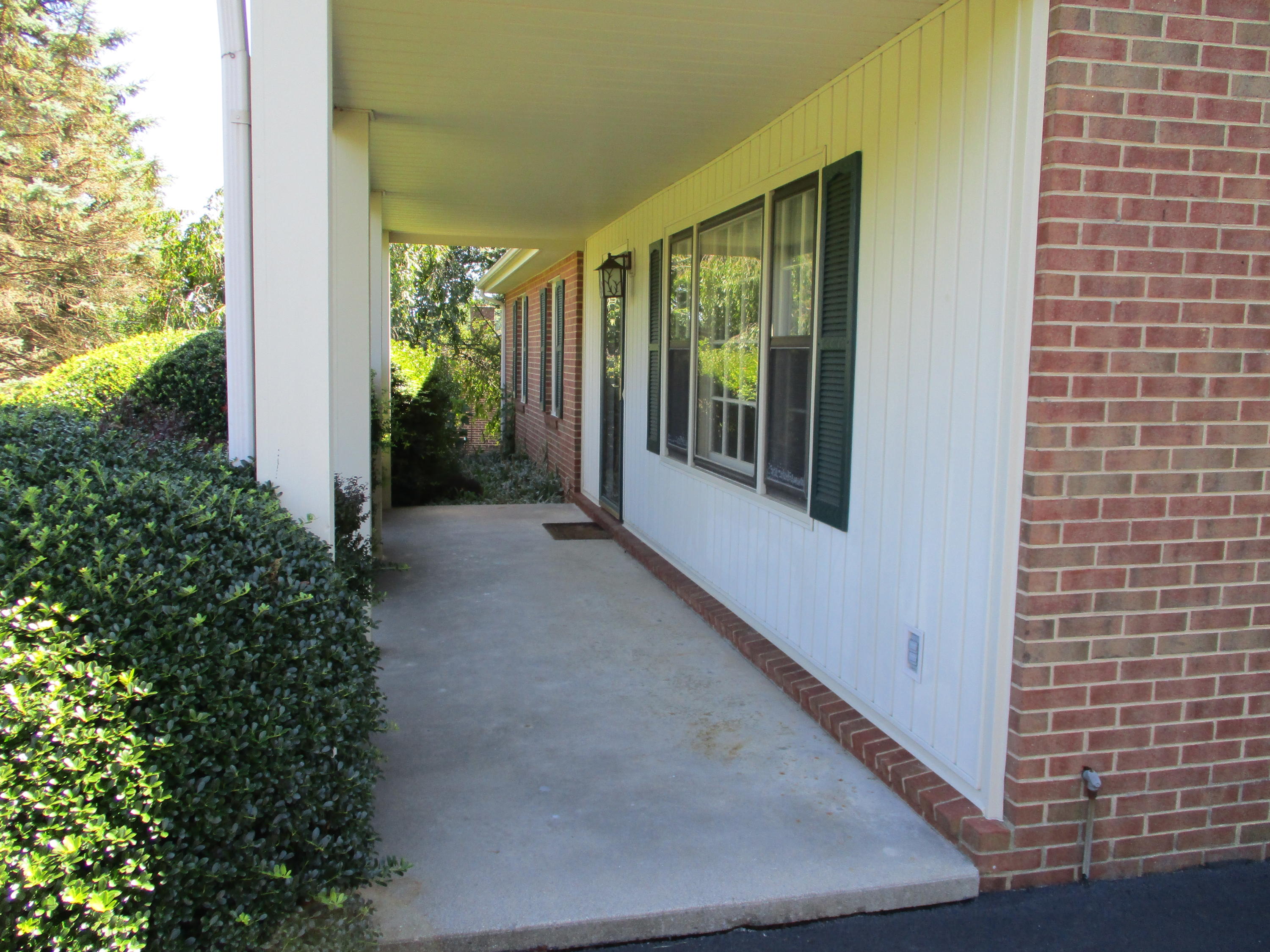 118 Old Brook Road Vinton, VA 24179 - Photo 2 of 15 front porch