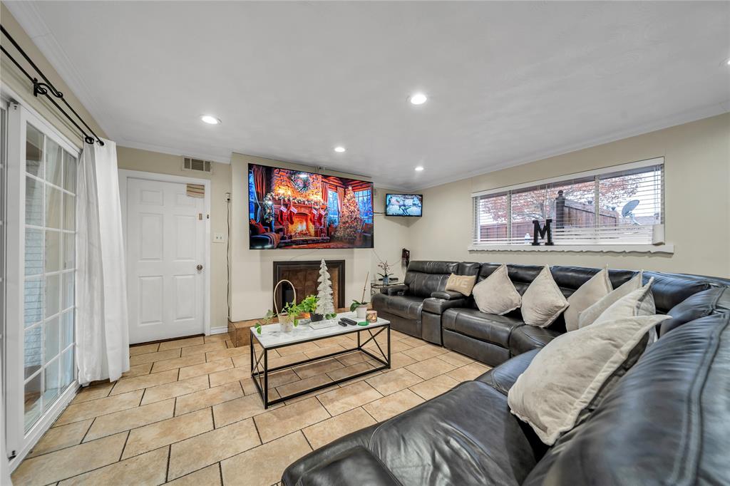 3422 Tangle Terrace Dallas, TX 75233 - Photo 8 of 25