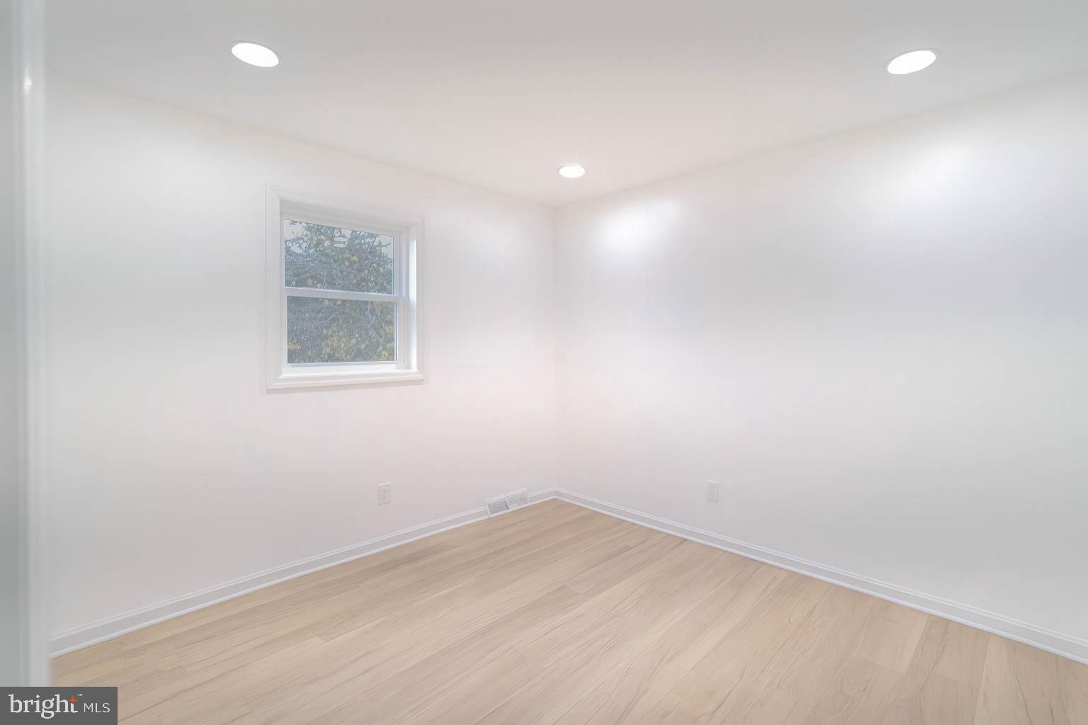 125 North Shore Road Marmora, NJ 08223 - Photo 18 of 27 an empty room with a window