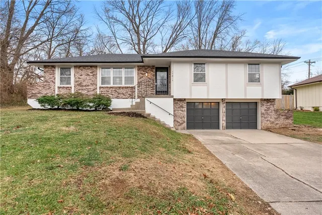 $325,000 | 17813 East 26th Street South, Independence, MO 64057