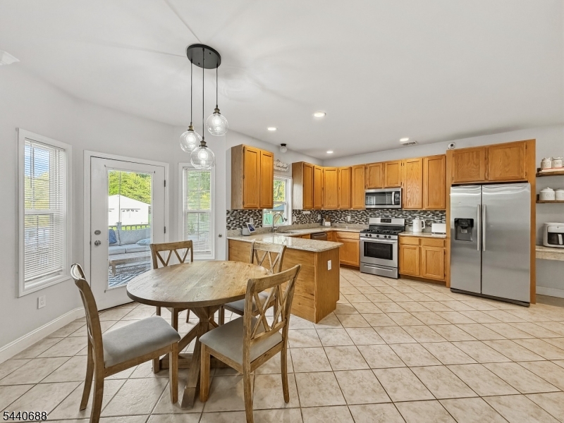 323 Frank Applegate Road Jackson, NJ 08527 - Photo 12 of 47