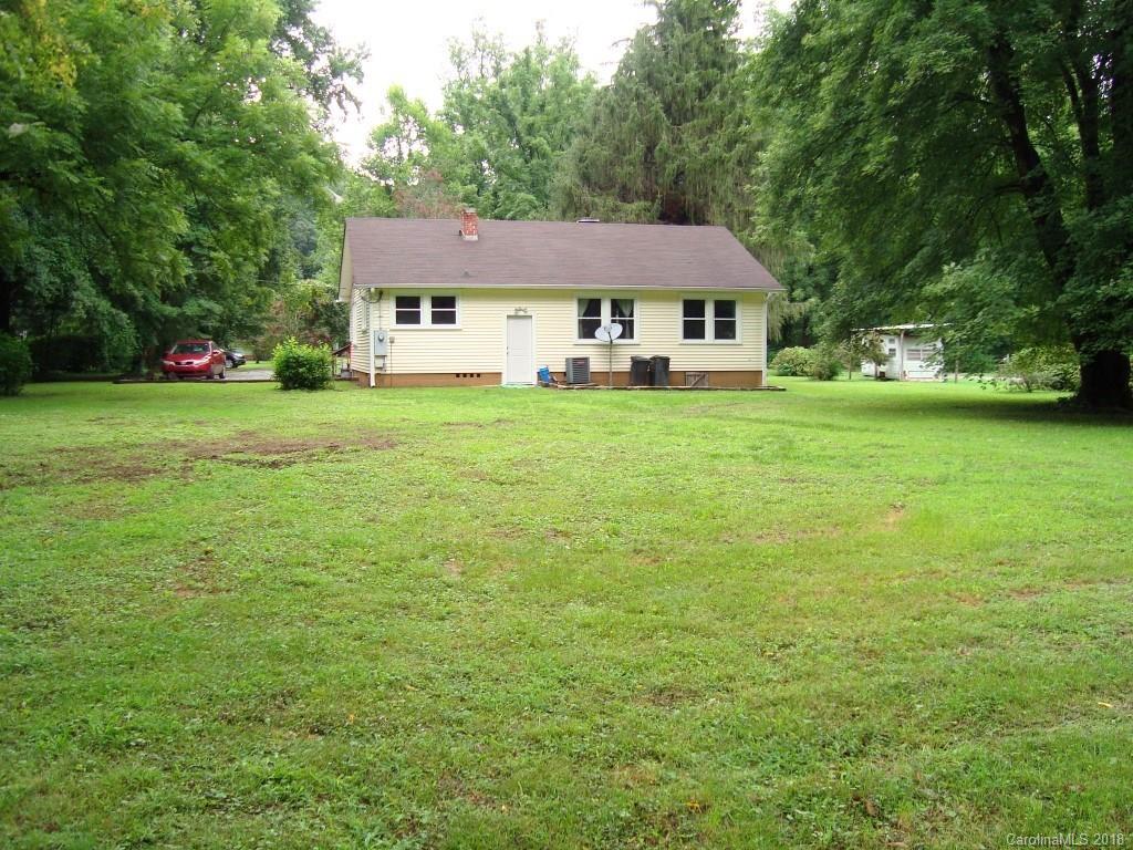 85 Wall Road Tryon, NC 28782 - Photo 18 of 22 a front view of a house with a garden