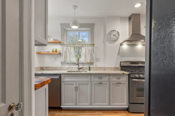 $699,000 | 40 Kenilworth Street, Portland, ME 04102