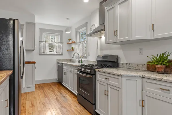 $699,000 | 40 Kenilworth Street, Portland, ME 04102