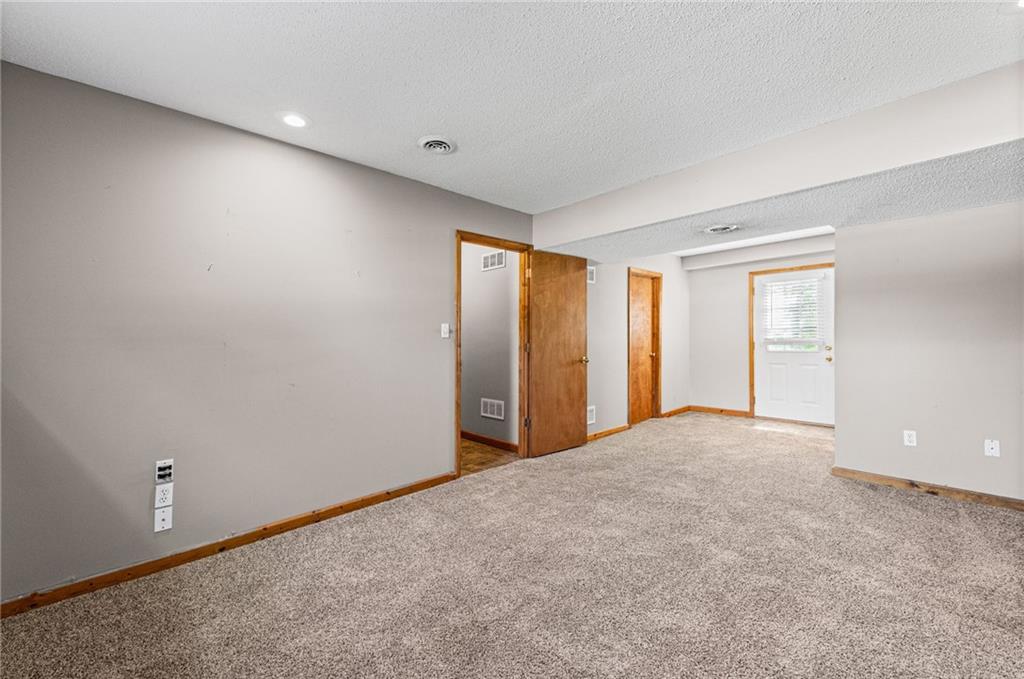 1904 Quail Ridge Drive Liberty, MO 64068 - Photo 24 of 33