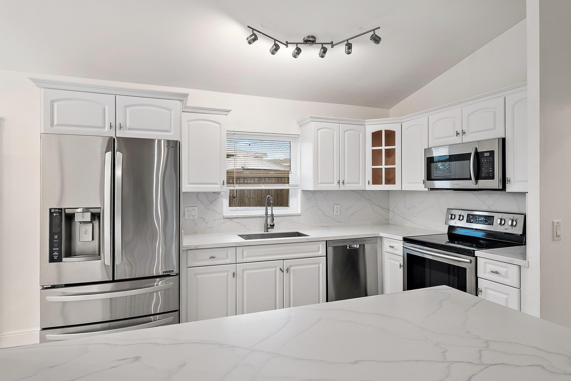 14576 Sunset Pine Drive Delray Beach, FL 33445 - Photo 4 of 23 Kitchen